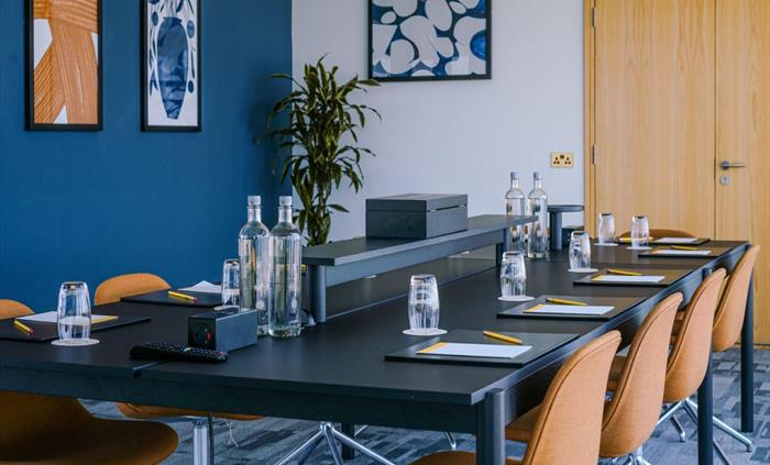 Corner Hwb meeting space